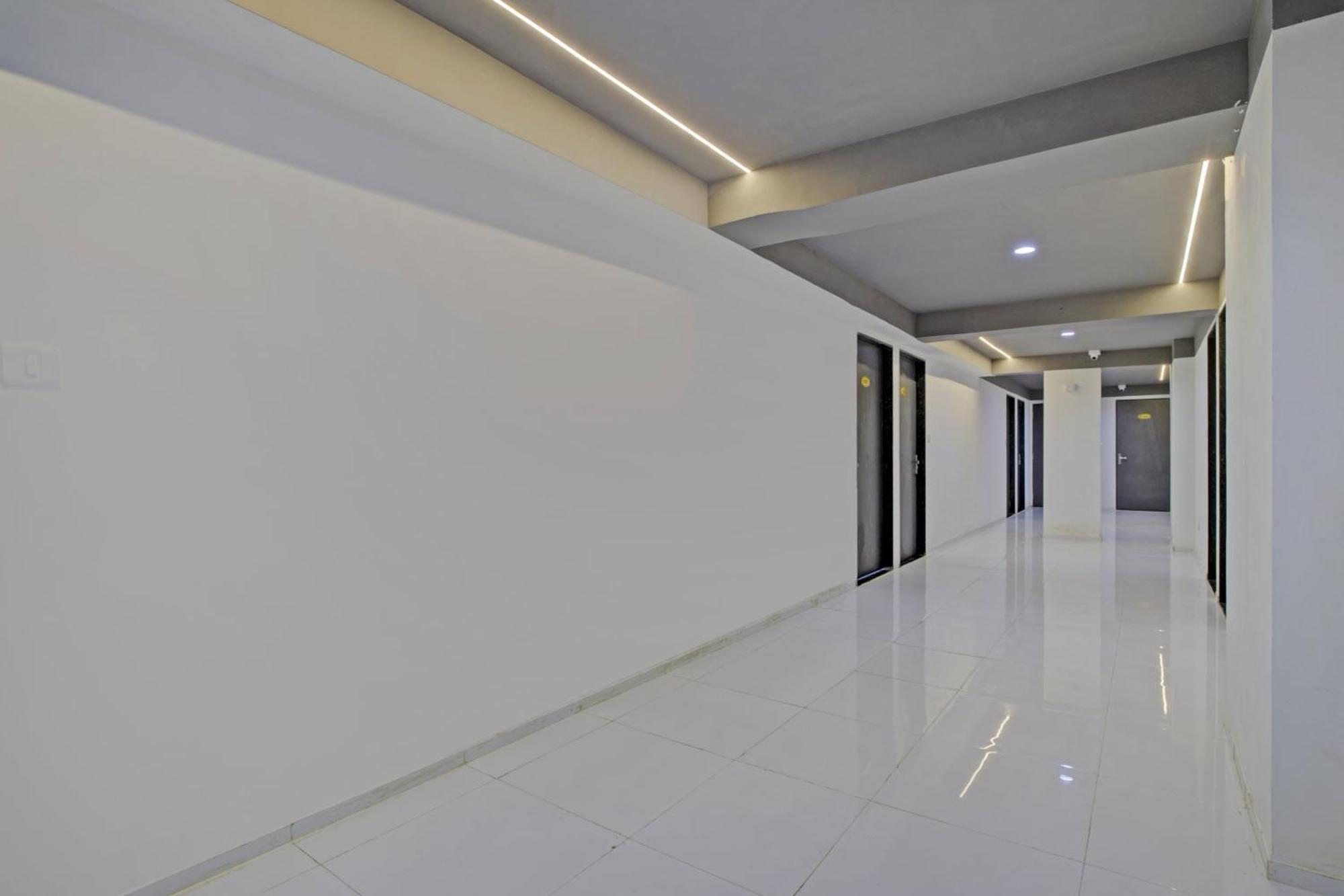 Collection O 80496 De'pearl Hotel Surat Exterior foto