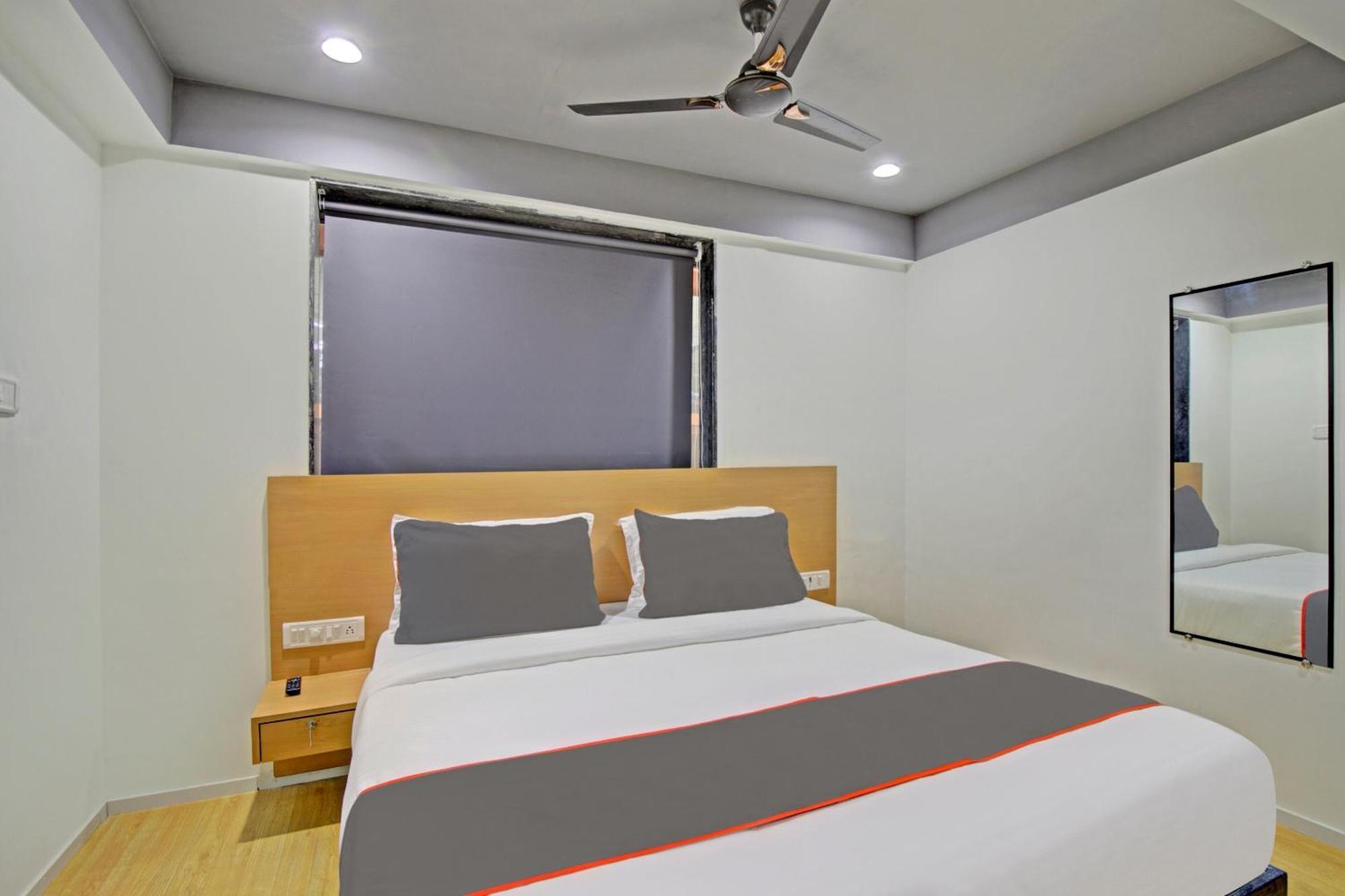 Collection O 80496 De'pearl Hotel Surat Exterior foto