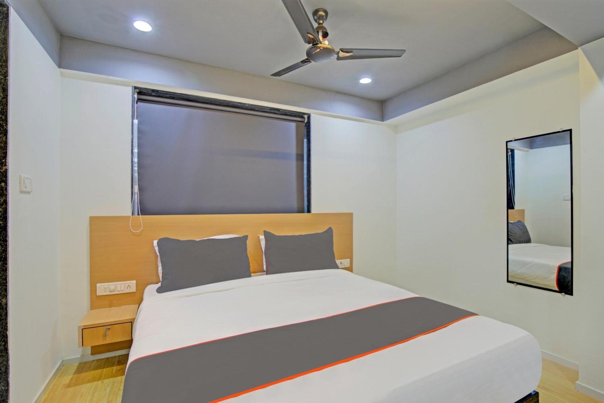 Collection O 80496 De'pearl Hotel Surat Exterior foto