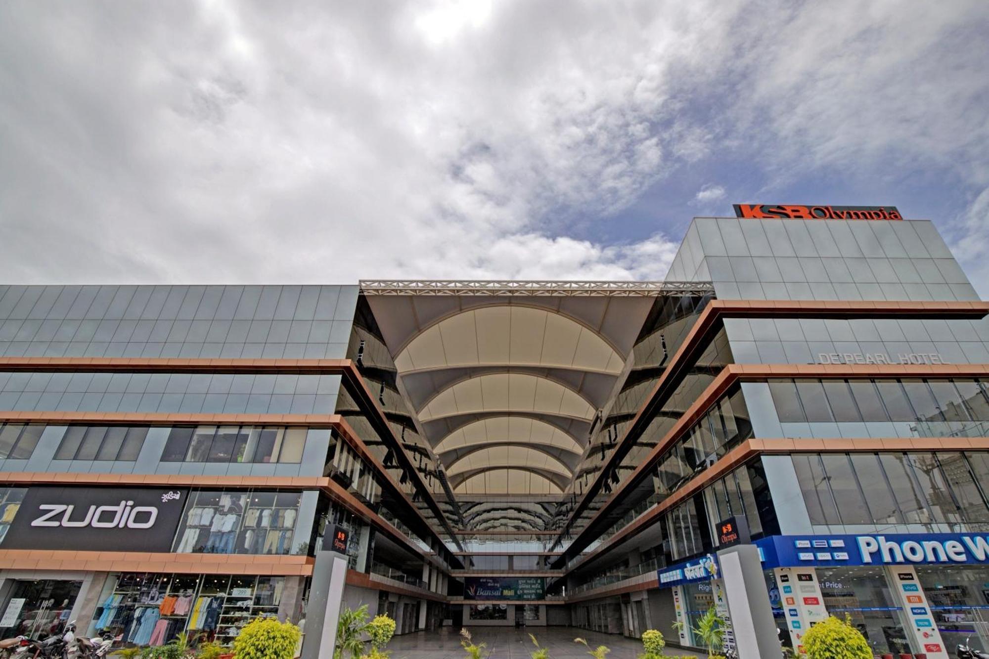 Collection O 80496 De'pearl Hotel Surat Exterior foto