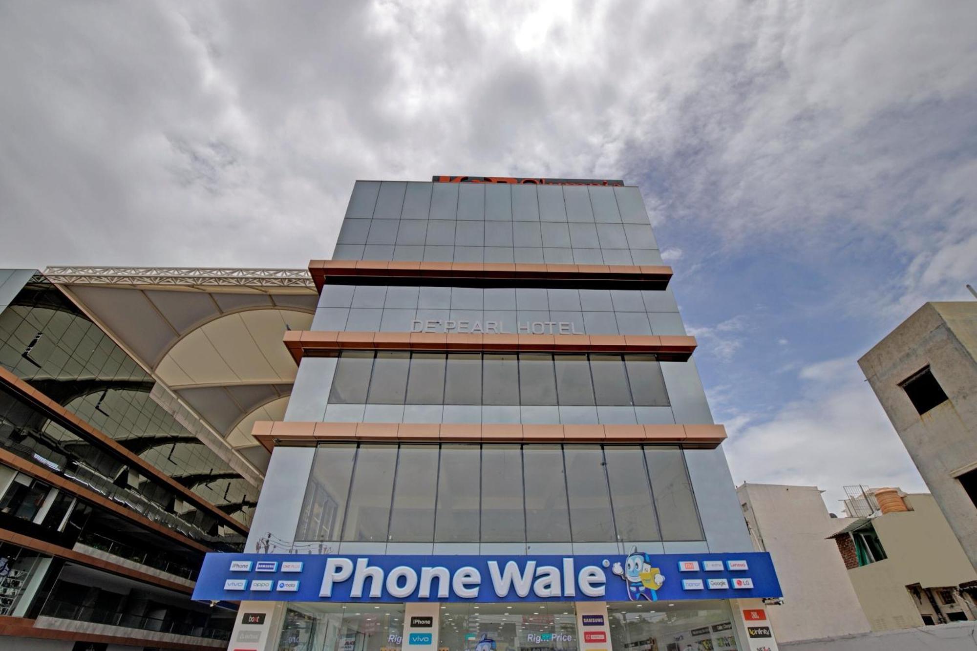 Collection O 80496 De'pearl Hotel Surat Exterior foto
